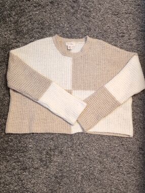Jessica Simpson Colorblock Crewneck Sweater in Cream & Tan
